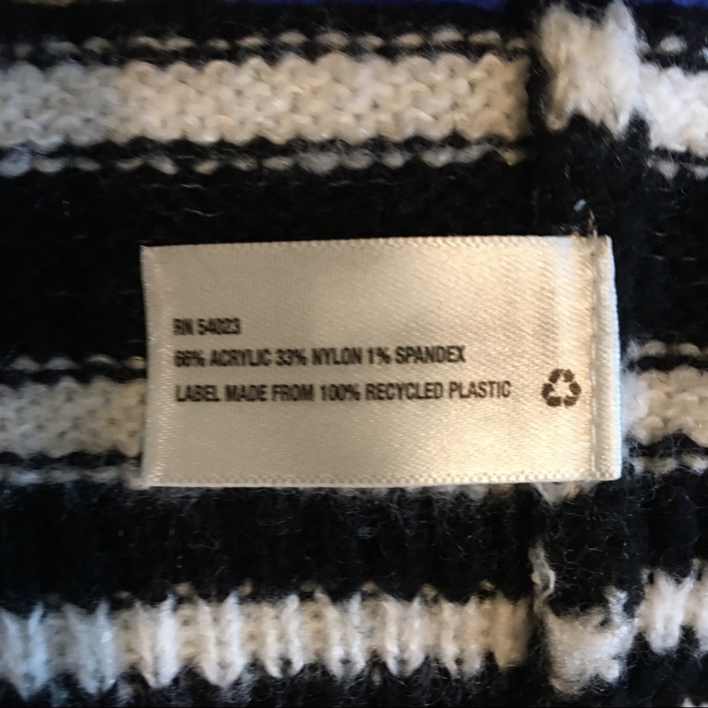 EUC GAP Striped Colorblock Pullover Sweater, size Medium ❤️ - Picture 8 of 8